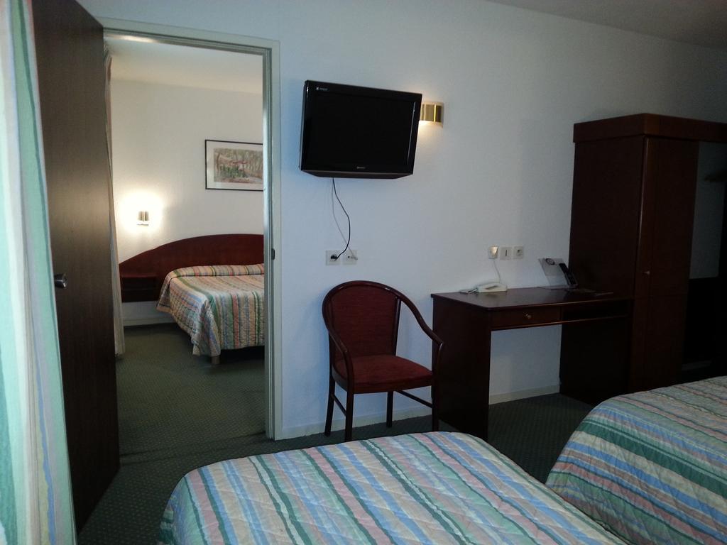 Le Chateaubriand Hotel 3*